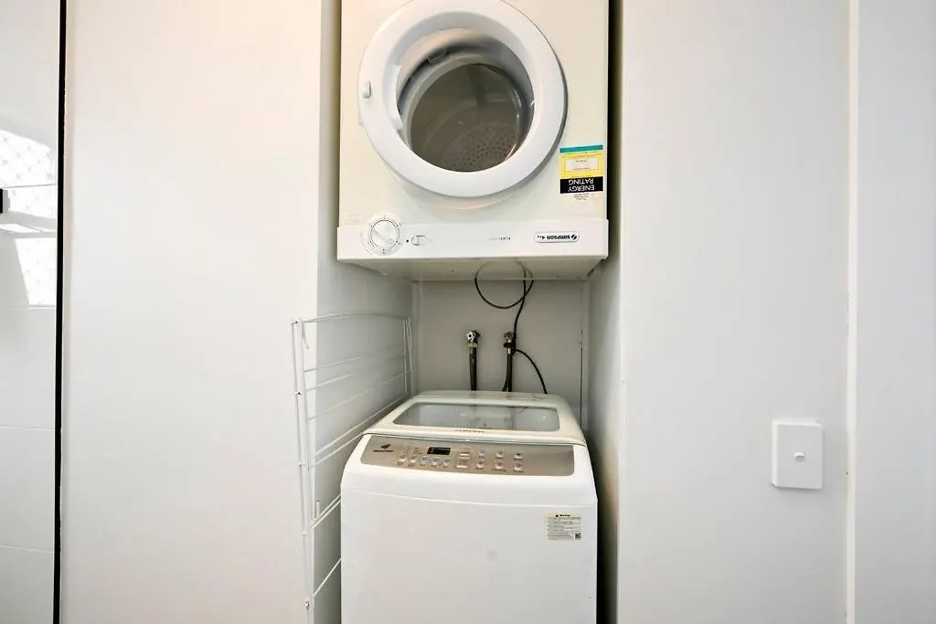Daire Beachside Bliss, 1 Bedroom Retreat Alexandra Headland